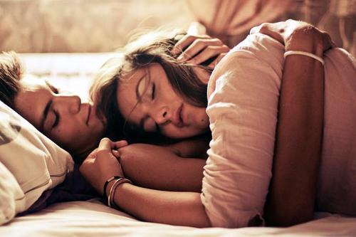 bed-couple-cuddle-kiss-Favim.com-717309