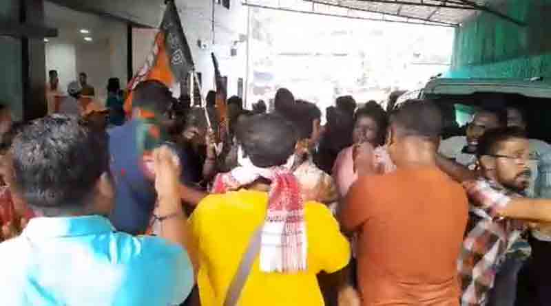 Bjp Workers Show Protest At Salt Lake Sangbad Pratidin