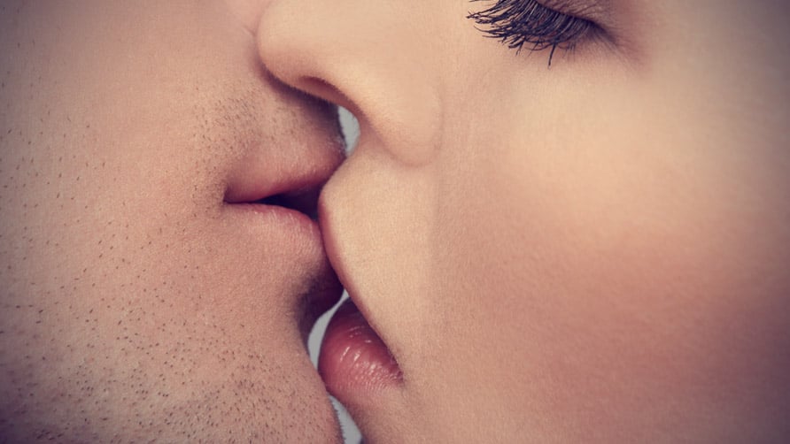 kissing-couple-close-up
