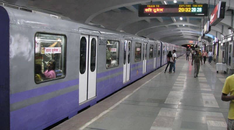 Problem in Kolkata metro again, passengers stranded