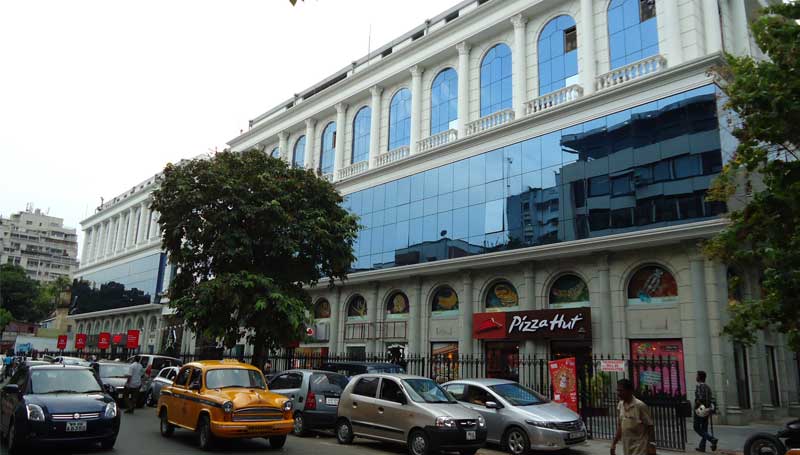 A gambling racket has been arrested from Pantaloons Building Kolkata 