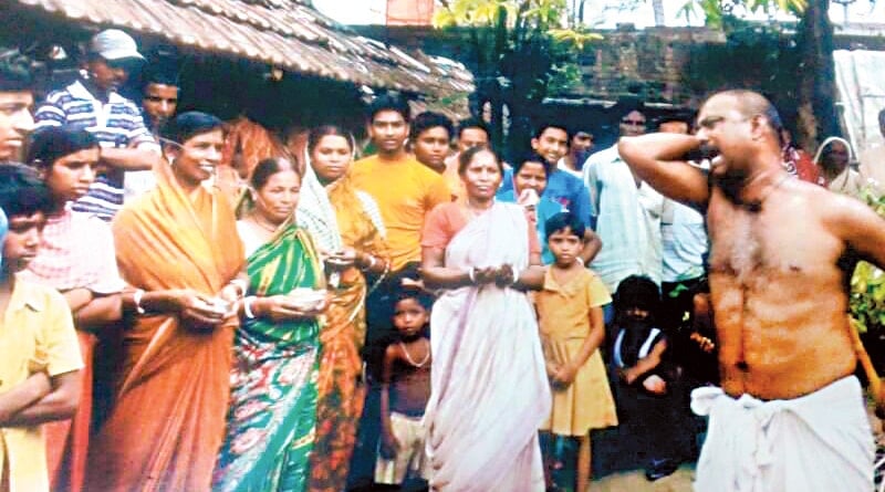 Impressionist cop of Baharampur amuses people with his unique skill 