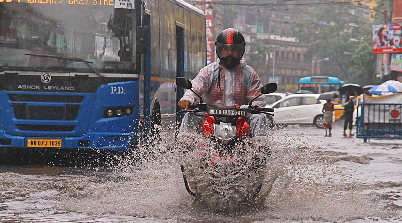 Heavy rains to lash West Bengal districts, respite for Kolkata 