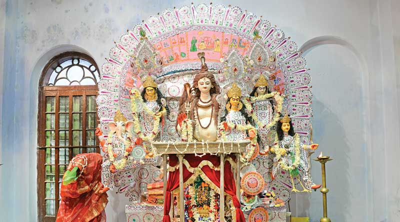Read amazing facts about Laha Bari Durga Puja in Thanthania