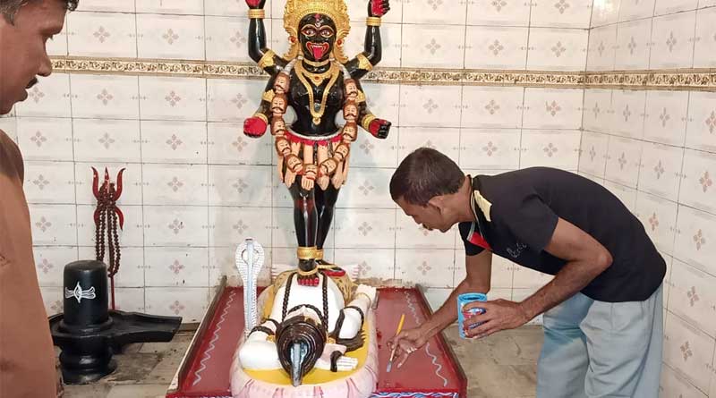 Muslim man draw in a kali temple in Durgapur ।Sangbad Pratidin