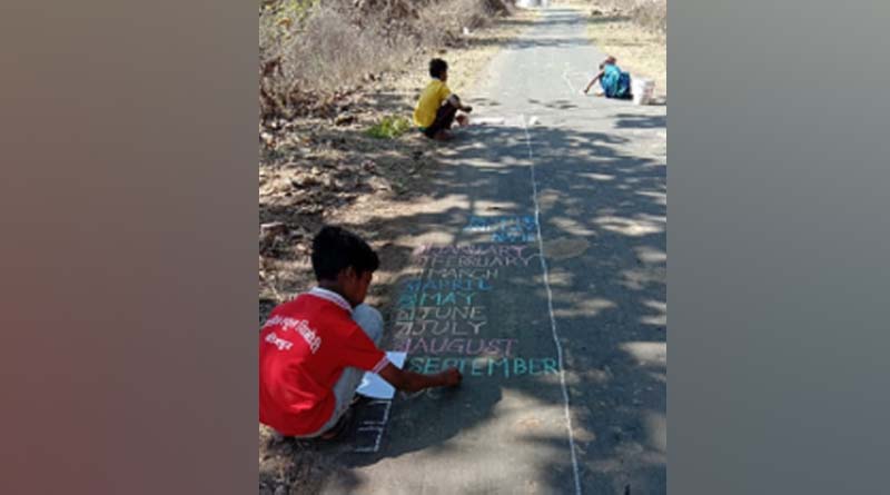 Children use road as 'slate' in MP's Betul | Sangbad Pratidin