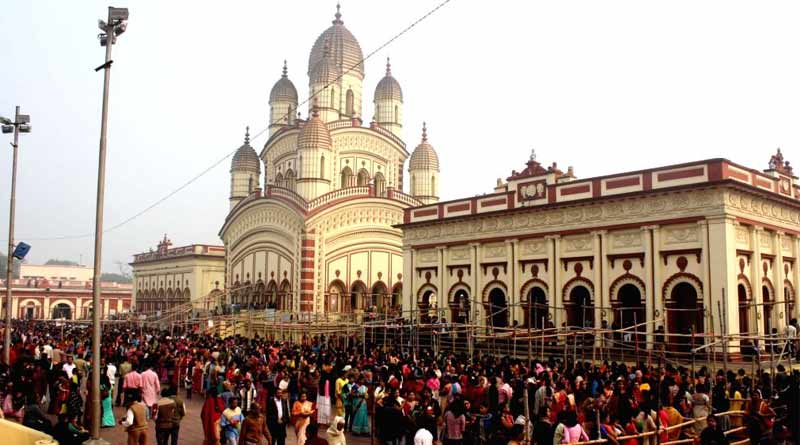 Devotees gather at dakshineswar temple