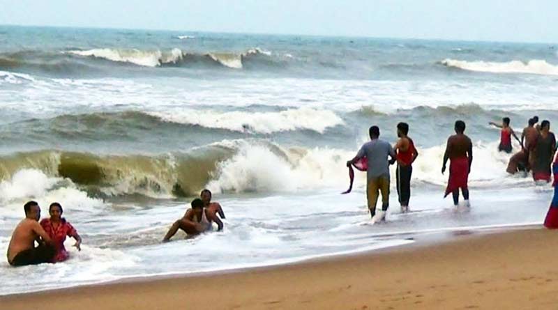 Two Bengal tourists drown to death in sea at Puri । Sangbad Pratidin