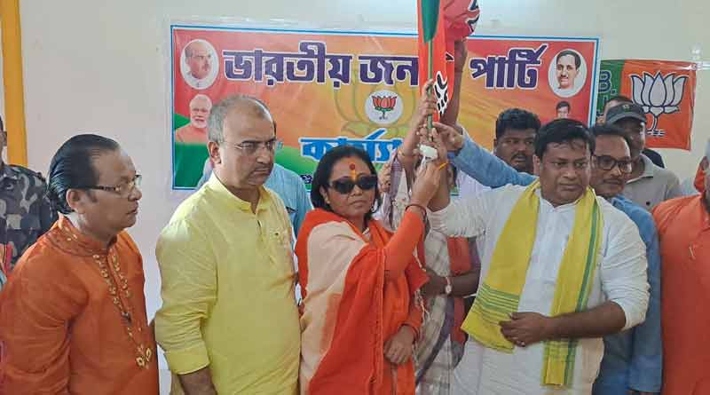 TMC's former MLA Mitali Roy join BJP before Dhupguri election । Sangbad Pratidin