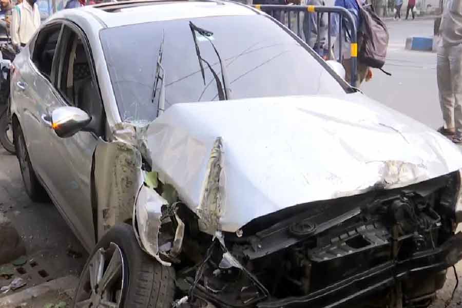 Car accident near Kolkata's Birla temple । Sangbad Pratidin