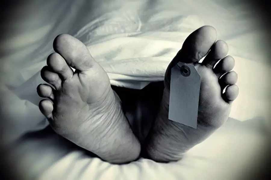 Hanging body of a man found in Purba Bardhaman | Sangbad Pratidin
