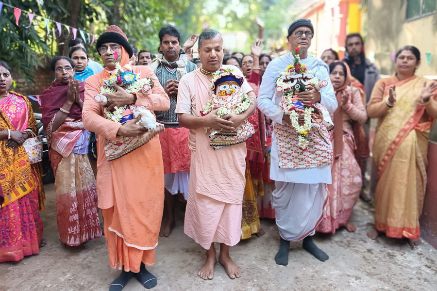 Ritual of Hetampur Temple in first day of new year | Sangbad Pratidin