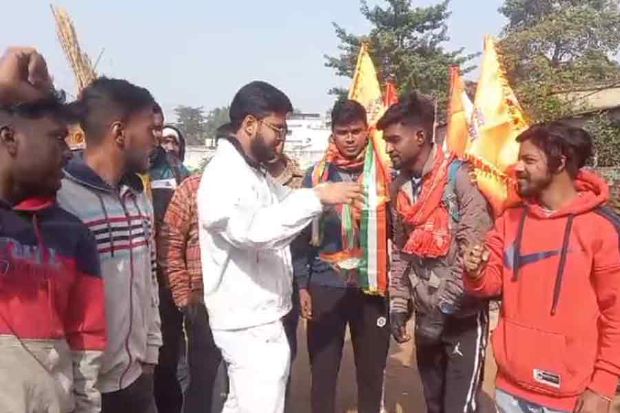 Two youth of Malda started journey to Ayodhya by cycle | Sangbad Pratidin