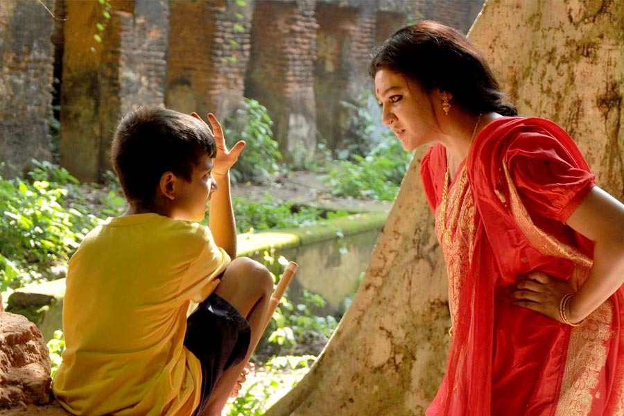 Bhoot Pori Review: Jaya Ahsan, Ritwick Chakraborty, Sudipta Chakraborty starrer Movie is refreshing | Sangbad Pratidin
