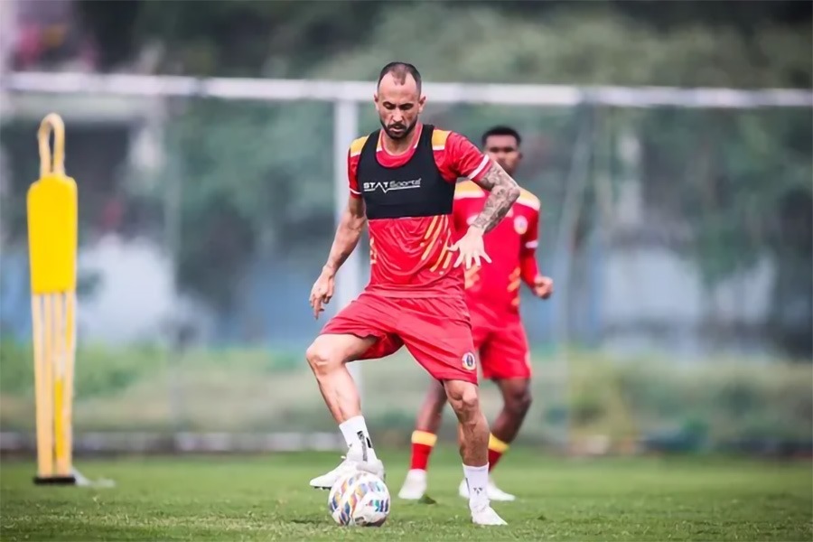 East Bengal player Victor Vazquez wants to give his best for the Club । Sangbad Pratiidn