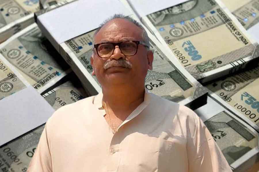 ED seizes fourty one lakhs rupees from minister Chandranath Sinha's house