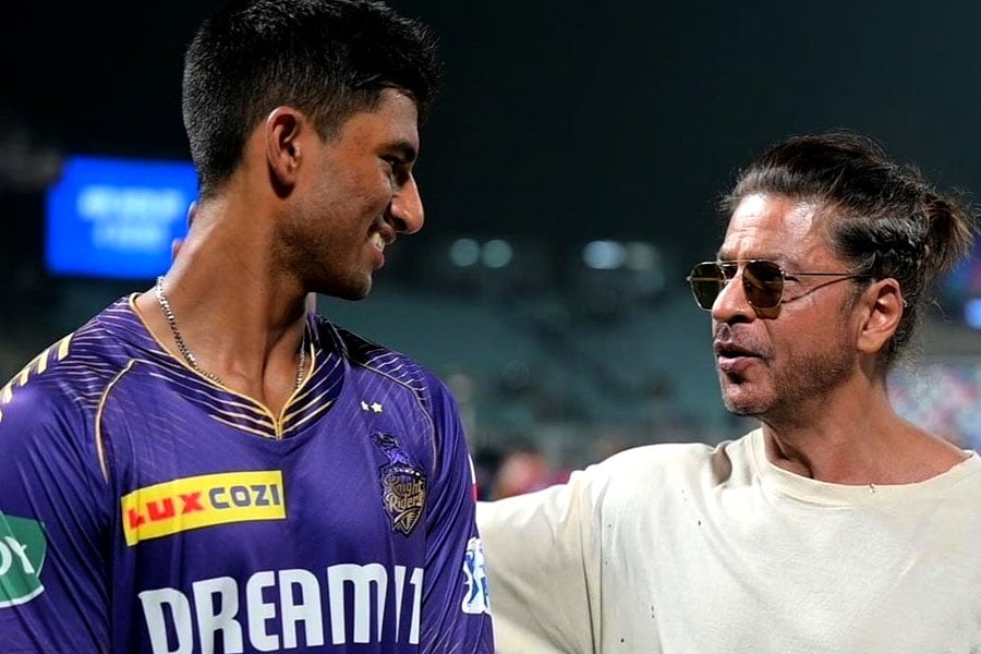 Angkrish Raghuvanshi was congratulated by Shah Rukh Khan after victory against Delhi Capitals