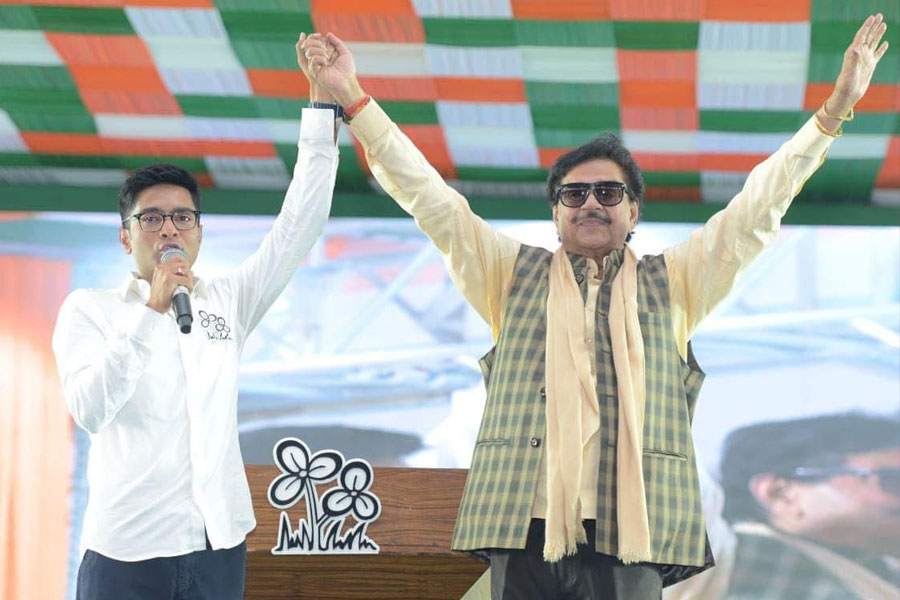 Abhishek-Shatrughan-Sinha