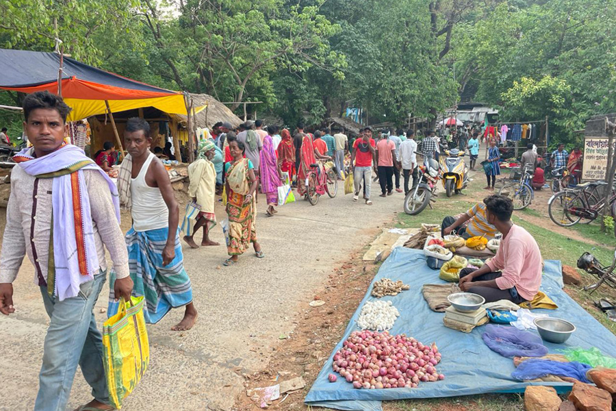 Purulia Duarsini Market is full of life even during polls