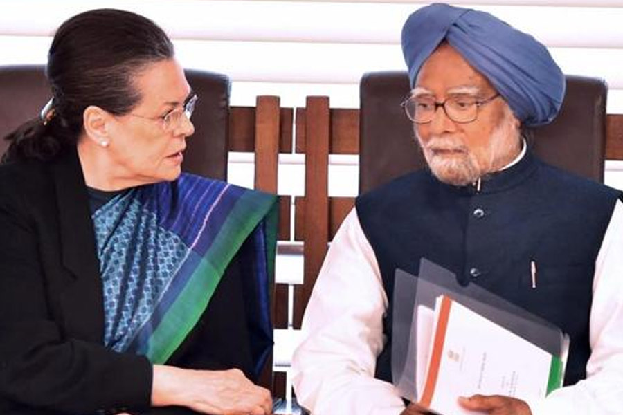 A write up on why did Sonia Gandhi give the Prime Minister's seat to Manmohan Singh