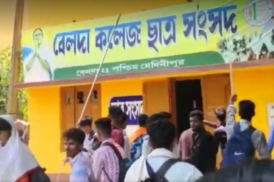 Students clash at Belda College, West Midnapore over lost mobile