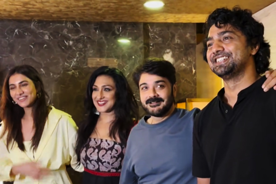 Dev, Rukmini Maitra's surprise visit to Prosenjit Chatterjee, Rituparna Sengupta and Ajogyo Team