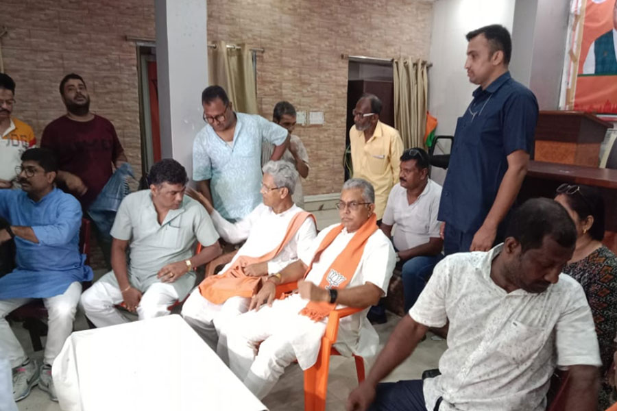 BJP workers shout demanding Dilip Ghosh as State Secretary after he came to the party office