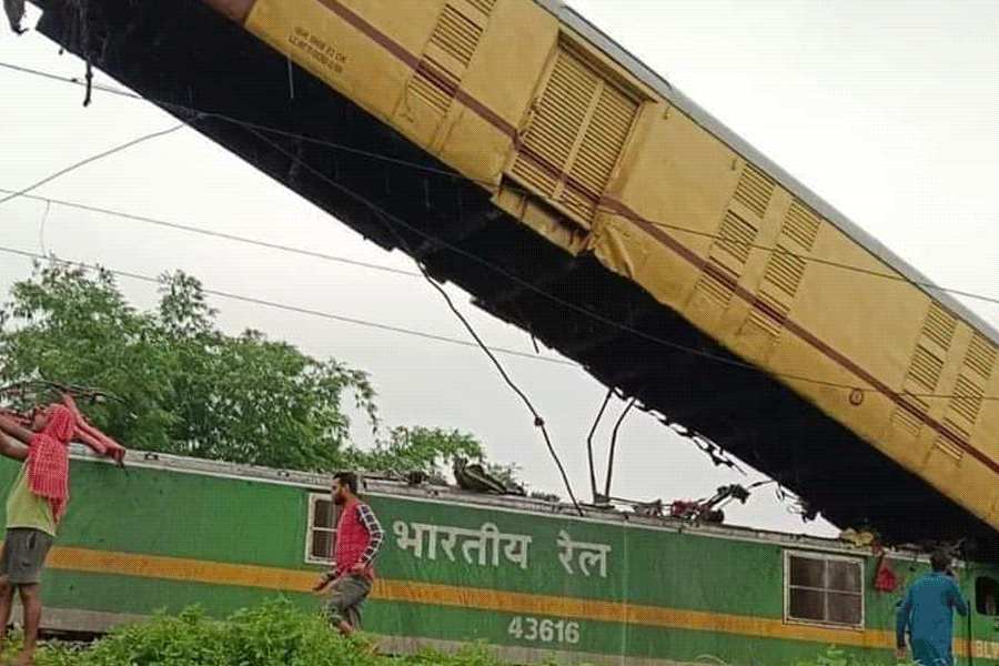 Sealdah Kanchanjungha Express hit by goods train