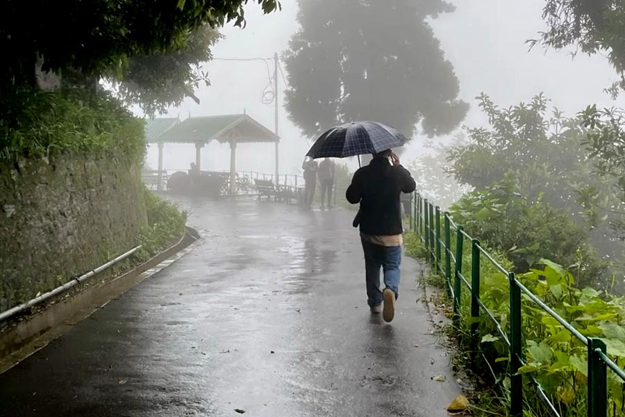 Tourists are cancelling booking for Darjeeling and Kurseong side due to Bad Weather
