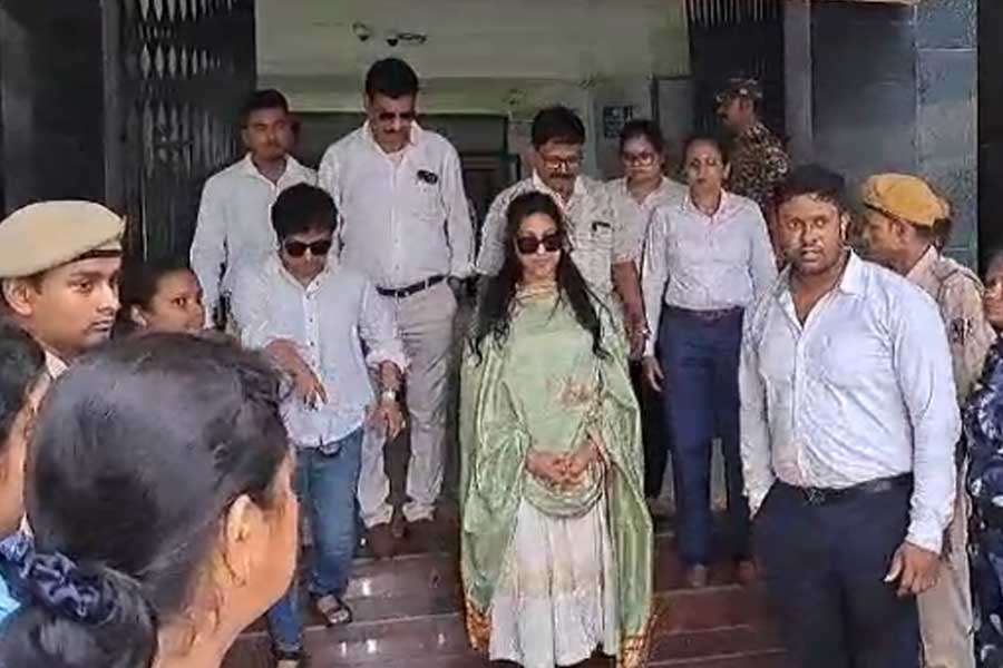 Rituparna Sengupta leaves ED office after 5 hrs grilling