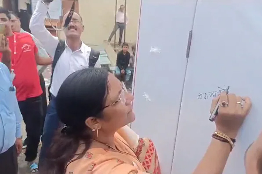 Union Minister Savitri Thakur Misspells 'Beti Padhao, Beti Bachao'