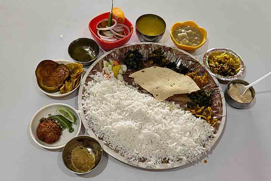 Thali with 21 items available for 90 rupees in Purulia
