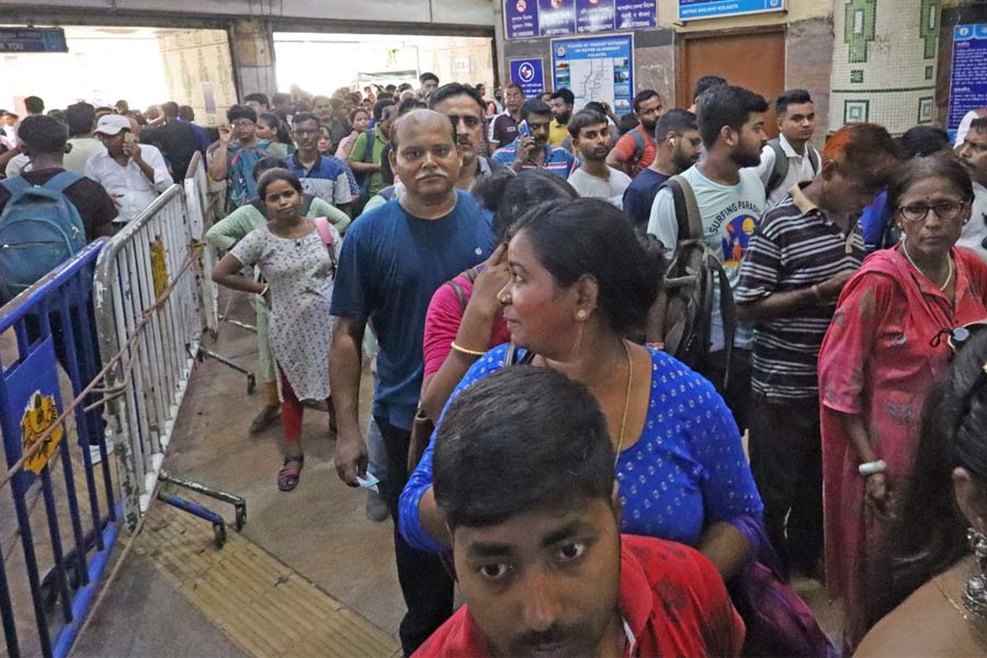 Several suburban trains cancelled, passengers in bog on Sealdah route