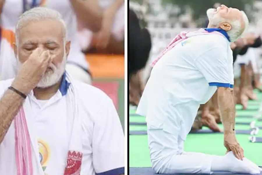 PM Modi teachs Ustrasana before International Yoga Day