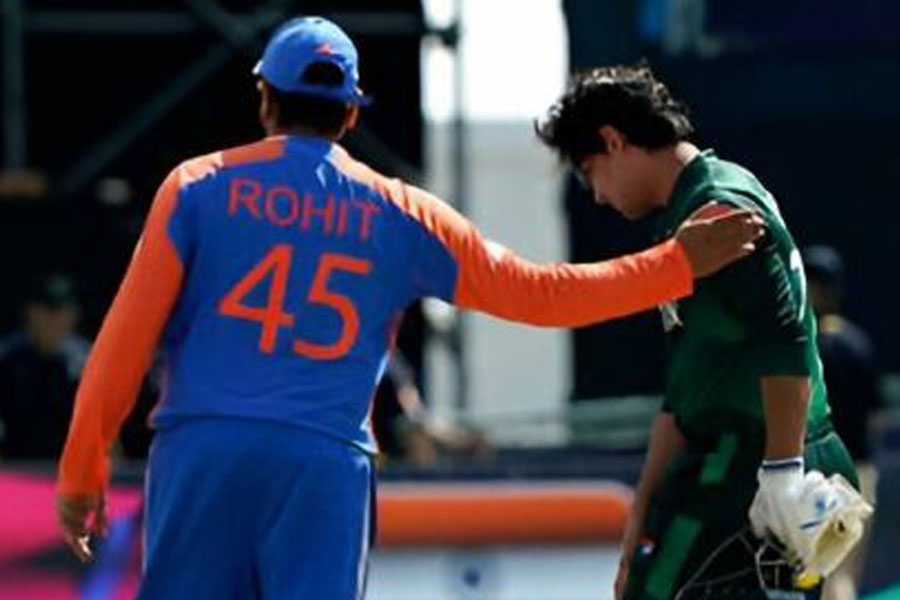 IND vs PAK: Naseem Shah's valiant effort goes in vain, he was consoled by Rohit Sharma