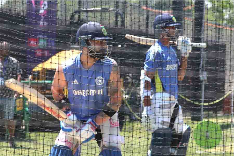 Virat kohli is the centre of attraction in Team India's practice