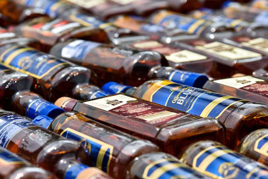 Grocery store owner allelged to selling illegal liquor in Hooghly Uttarpara