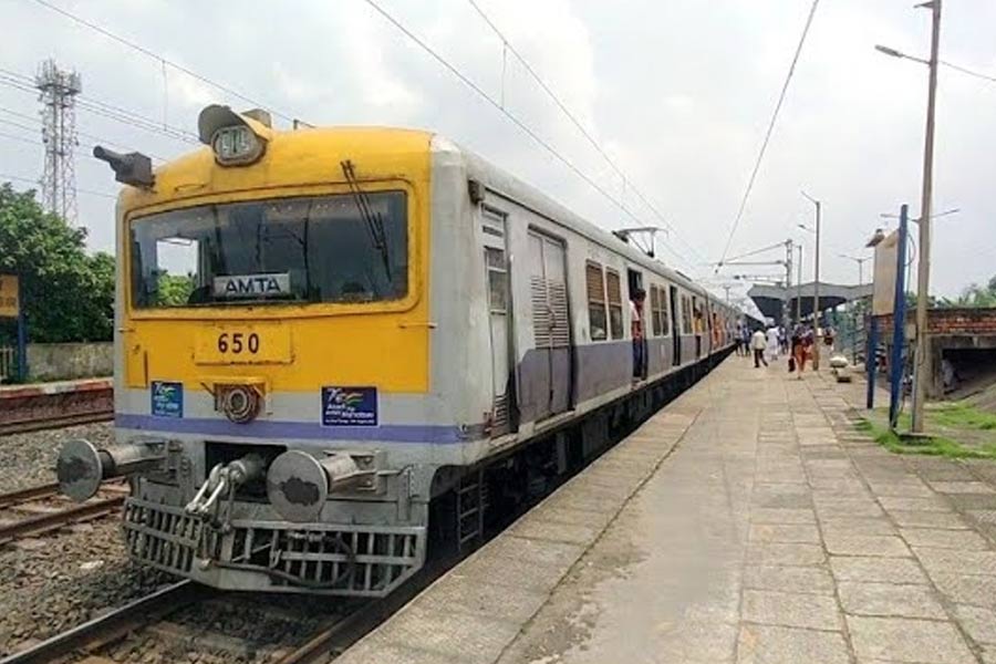 Local train service disrupted in Howrah Amta division