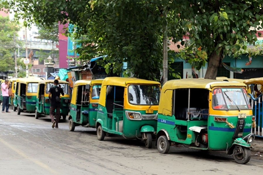 Auto service stopped in Kudghat