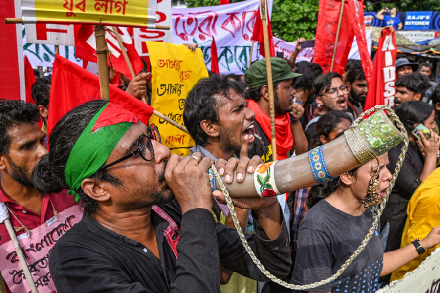 'No' to reservation, Bangladesh is restless Kolkata roared in protest