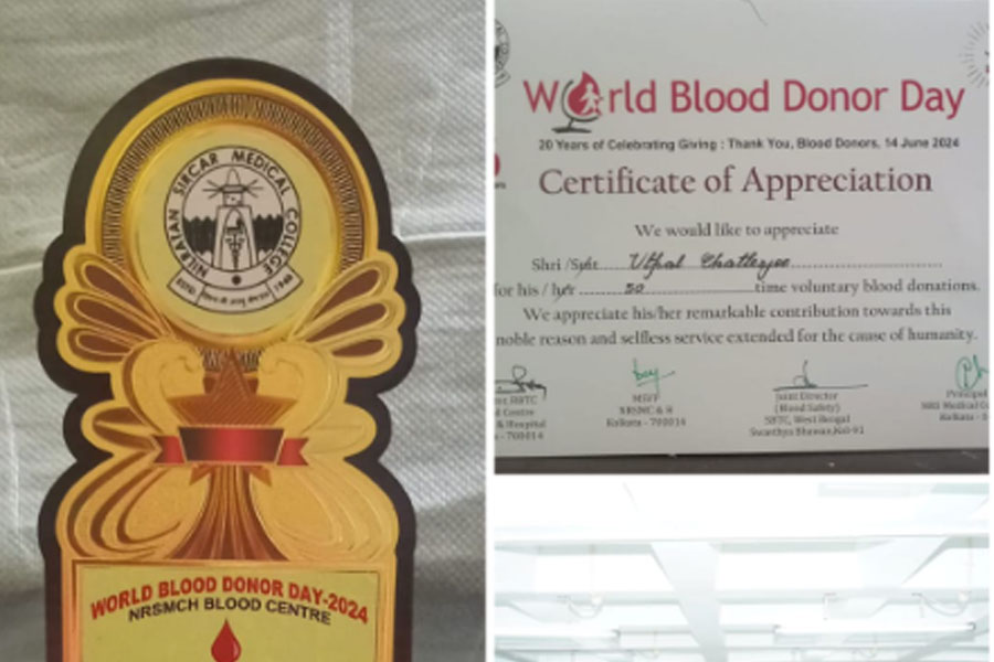 Organisations of North Kolkata felicitate blood doners who donate for more than 25 times