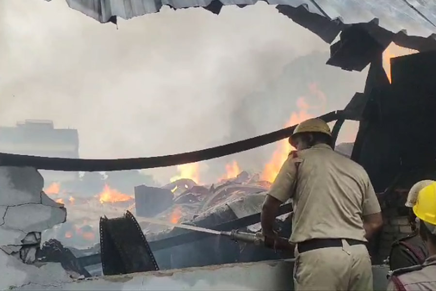 Massive fire breaks out in Nagerbajar