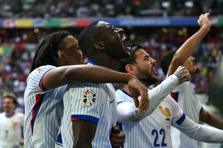 France wins against Belgium and through to the quarter final of Euro Cup