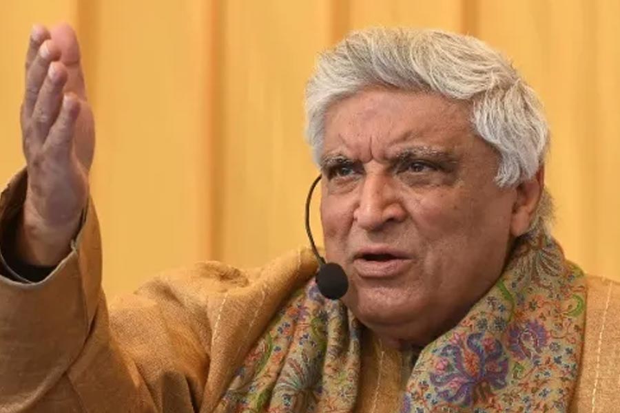 Javed Akhtar on order for eatery owners to display names in Kanwar Yatra route