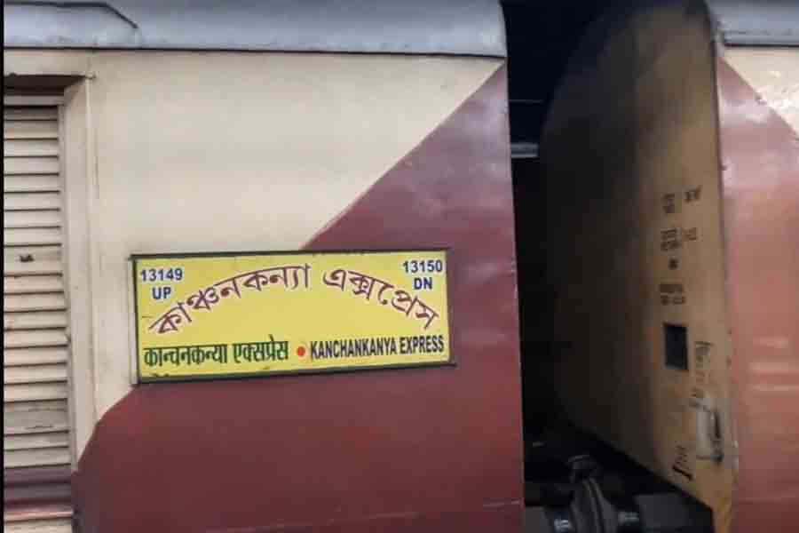 Kanchankanya Express averted accident in Malbazar