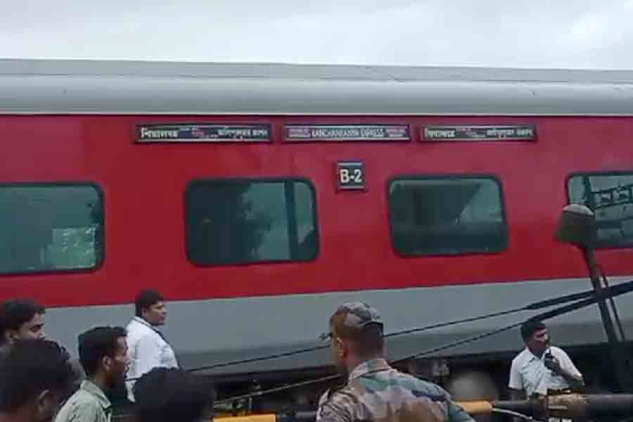 Kanchankanya Express averted accident in Malbazar