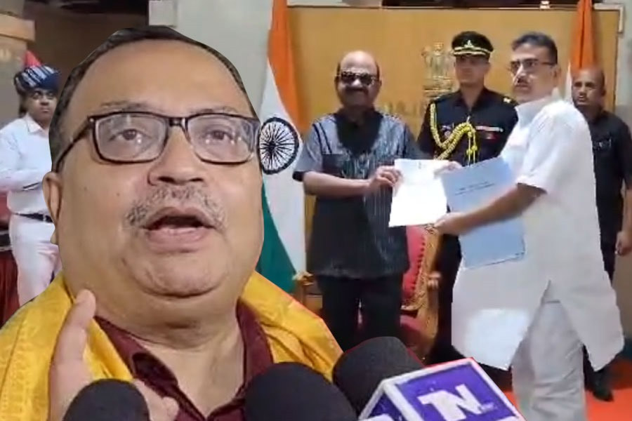 Suvendu Adhikari complains against TMC in Raj Bhavan