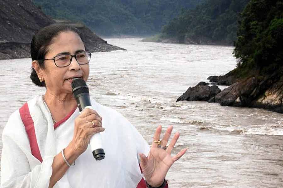 WB CM Mamata Banerjee slams central government over Teesta water project