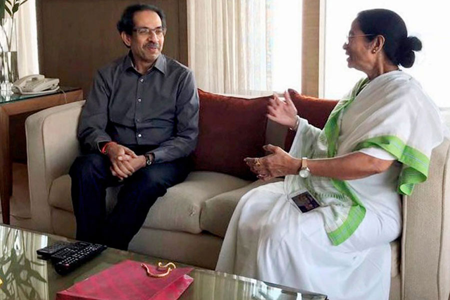 Mamata Banerjee and Uddhav Thackeray's meeting in Mumbai