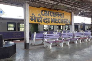 College student and her mother allegedly molests in Mecheda Station